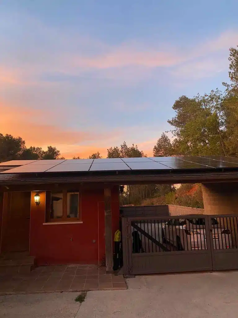 ¿Cómo Determinar la Potencia Recomendada para Instalar Paneles Solares en Casa? 2 Cuántas Placas Solares Necesitas para Cargar tu Coche Eléctrico