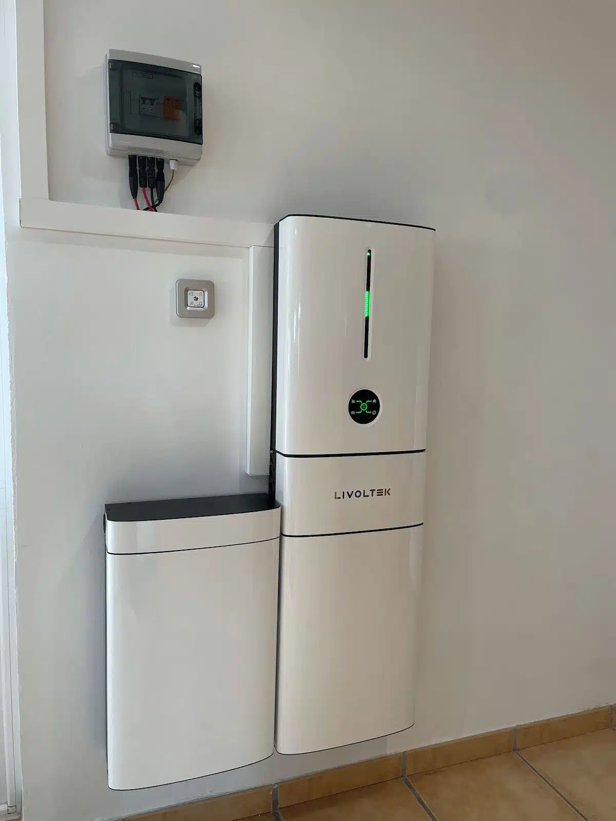 Sistemas para Autoconsumo All in One: Simplificando la Transición a la Energía Renovable 1 Sistemas para autoconsumo