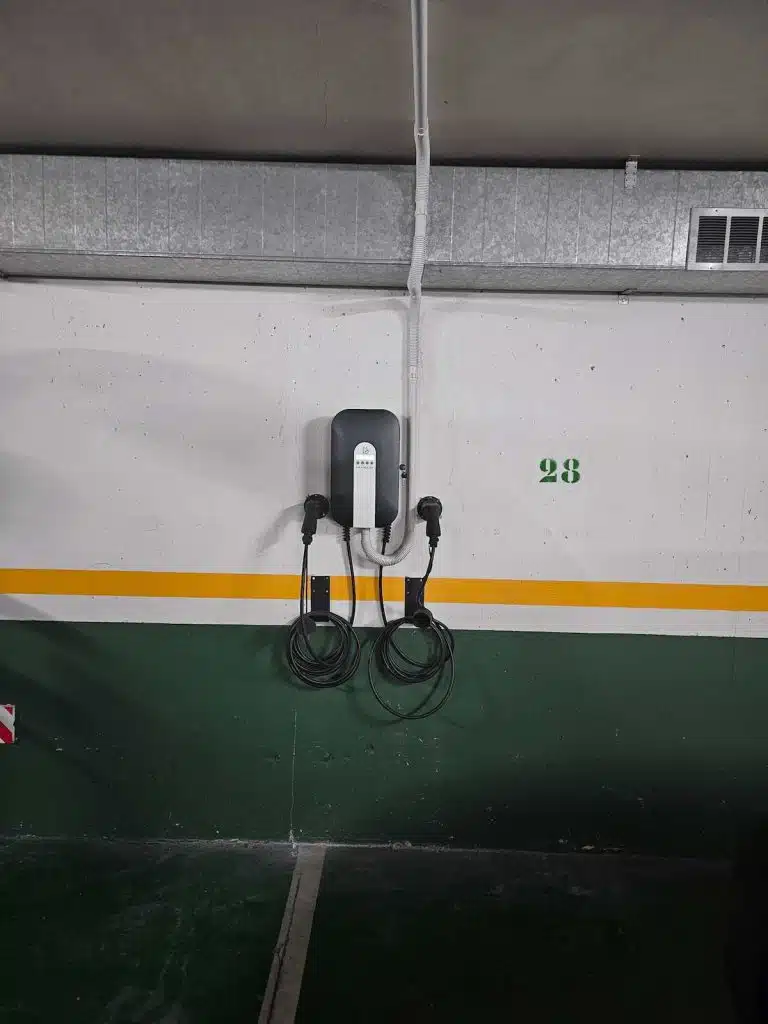 ¿Cuánto tiempo tarda en cargarse un coche eléctrico? Explicación de las velocidades de carga. 4 Policharger NWDBLT2 doble manguera