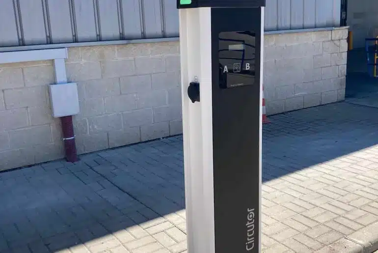 Puntos de Carga con OCPP para Comunidades: Reparto Automático de Costes y Facturación MID 20 estaciones de carga para coches eléctricos