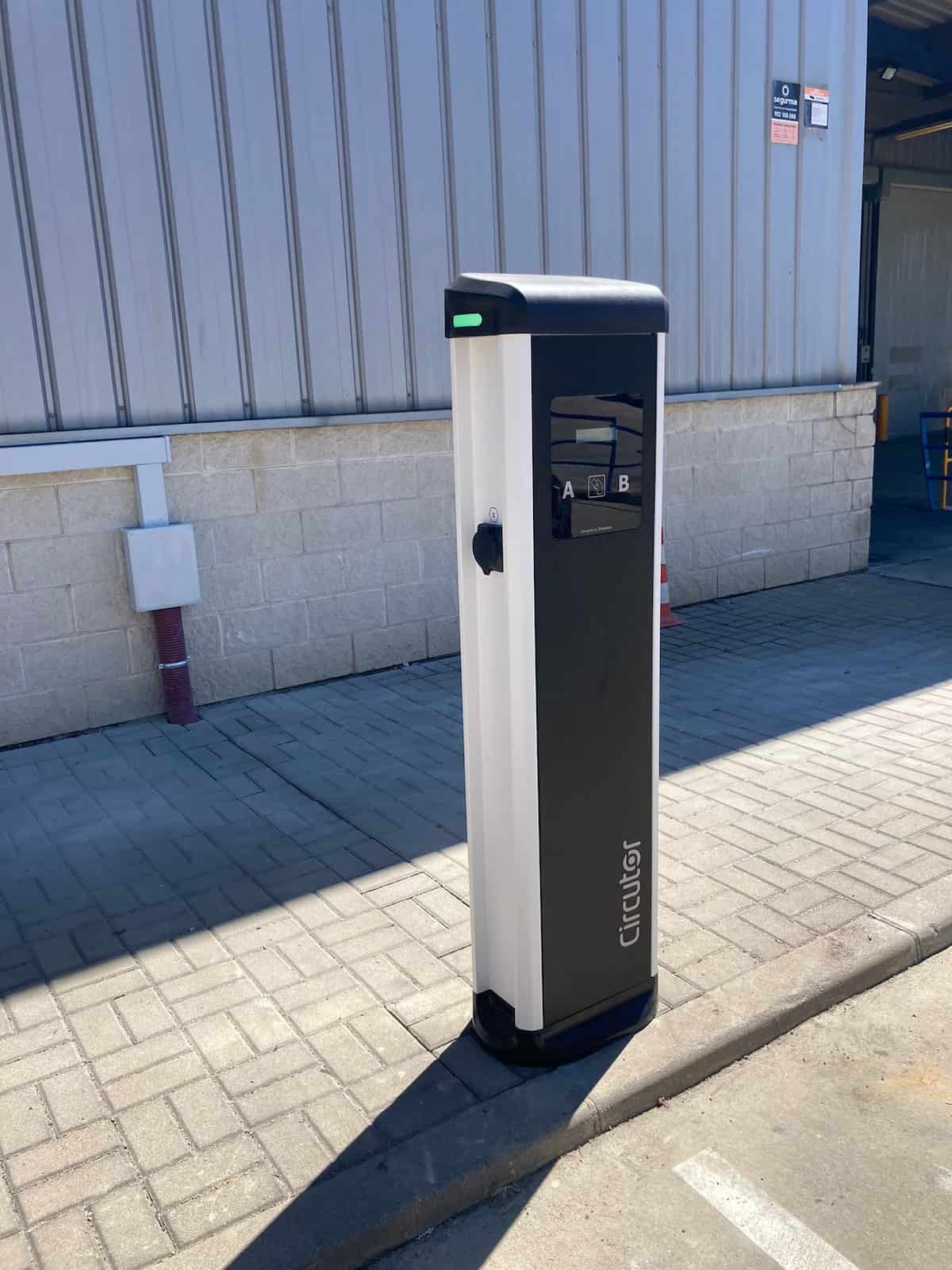 Puntos de Carga con OCPP para Comunidades: Reparto Automático de Costes y Facturación MID 1 estaciones de carga para coches eléctricos