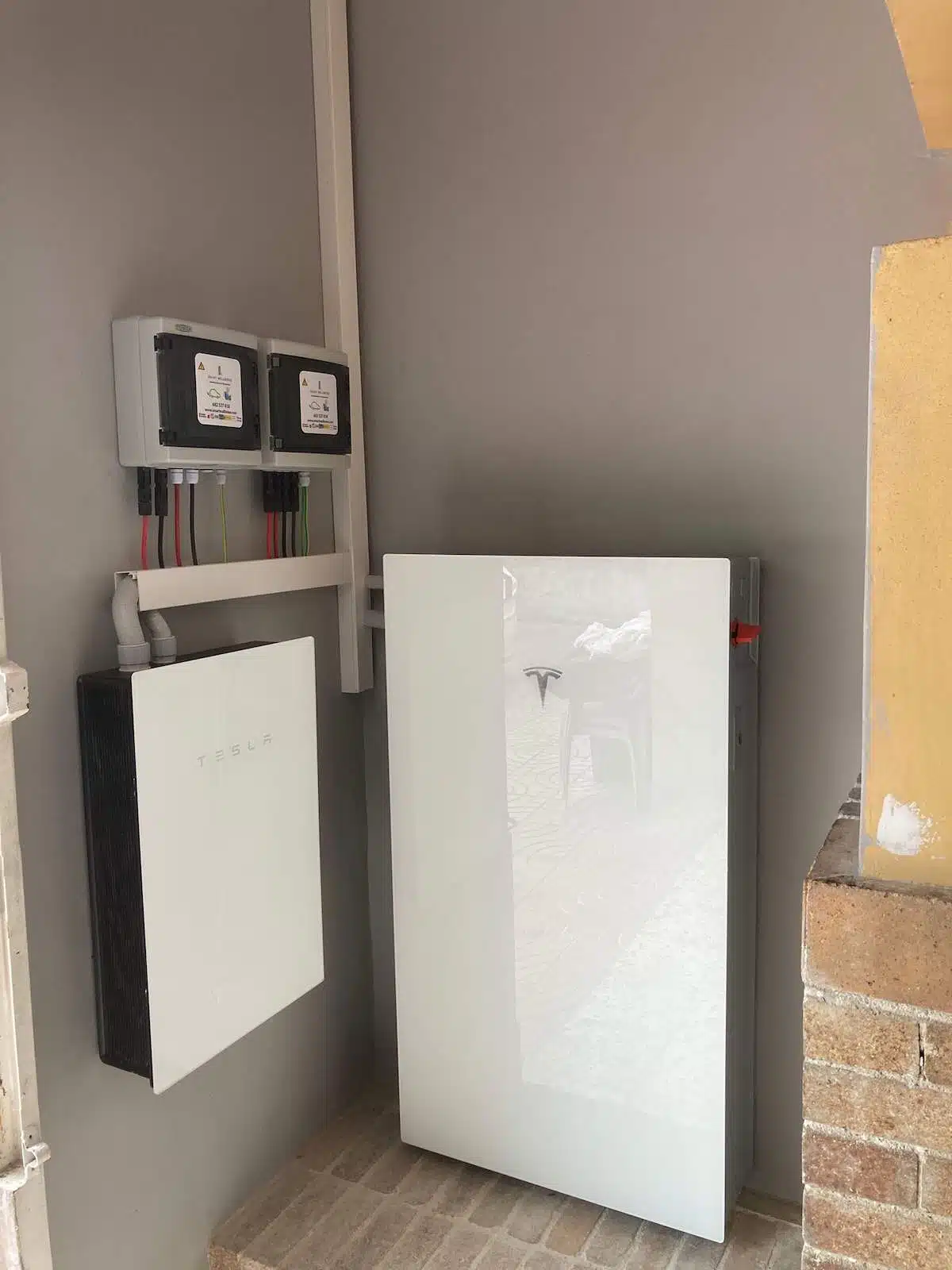 Bateria Tesla Powerwall 3 en interior
