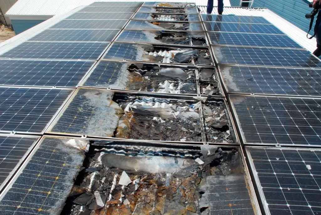 Errores en la Instalación de Placas Solares: Cómo Evitarlos para Maximizar la Eficiencia Energética 6 Paneles solares quemados