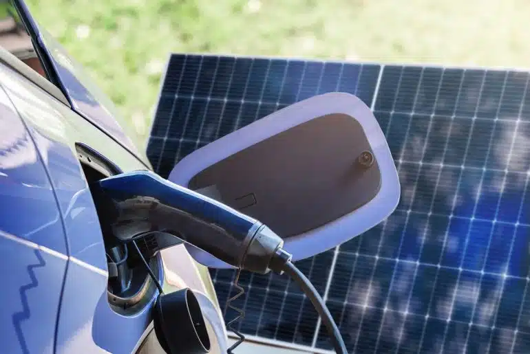 Recarga de Vehículo Eléctrico con Energía Solar: Una Solución Sostenible y Económica 8 Recarga de Vehículo Eléctrico con Energía Solar