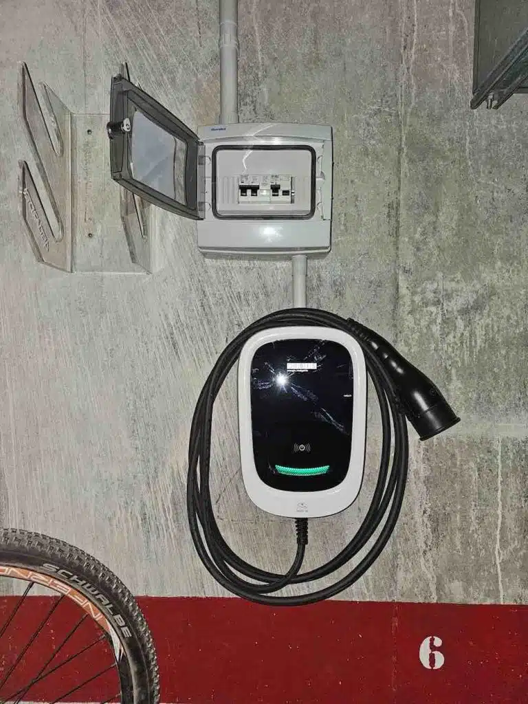 Enchufes para coches eléctricos: Guía completa para elegir el adecuado 6 ORBIS VIARIS en parking comunitario