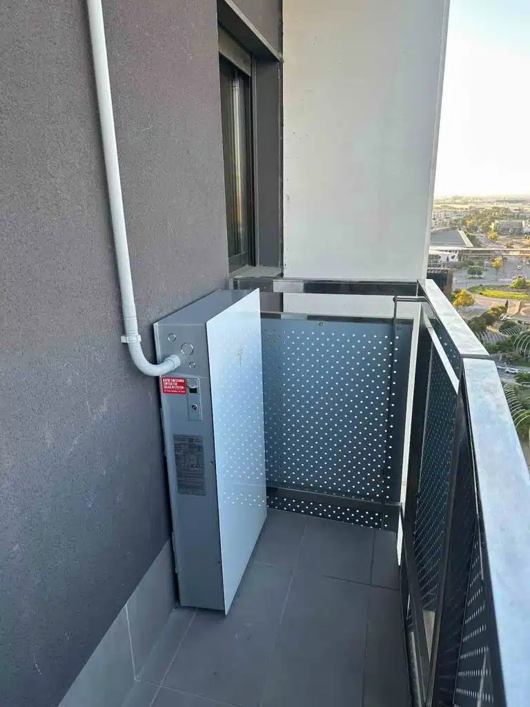 Tesla Powerwall 3 vs Huawei Luna 2000 (2025) — Comparativa real 4 Bateria Tesla Powerwall 3 instalada en vivienda